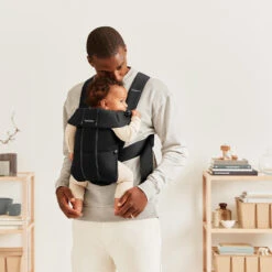 Porte-bébé Mini Noir Coton De BabyBjörn 13 Porte-bébé Mini Noir Coton De BabyBjörn -Mini Moomes Soldes 01102885 4