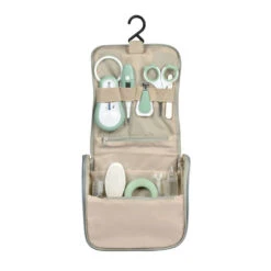 Beaba Trousse De Toilette Nomade Vert Sauge De Béaba 6 Beaba Trousse De Toilette Nomade Vert Sauge De Béaba -Mini Moomes Soldes 01167072 3